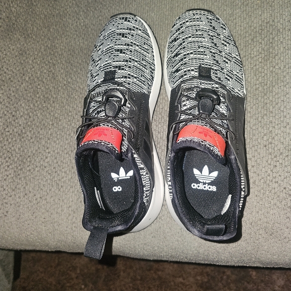 Running Shoes - Picture 2 of 4